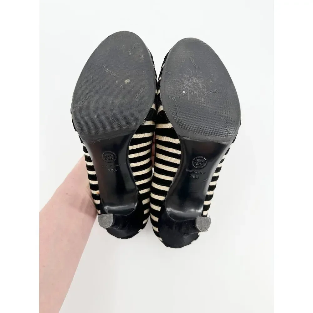 Chanel Pumps Striped Velvet Cap Toe Interlocking CC Logo Black White 39.5 9.5
